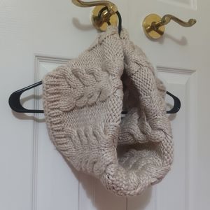 💙 3/$25 GAP beige cable knit infinity scarf with wool